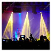 Clubshow met krachtige vocalen onder spotlight