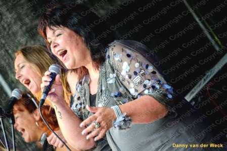 Portret van Anttoinette met microfoon